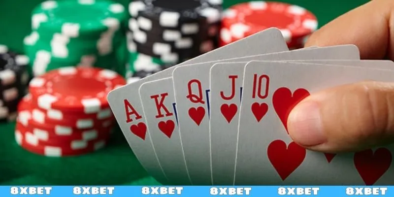Chiến thuật Poker 8XBET sắc sảo, khôn ngoan